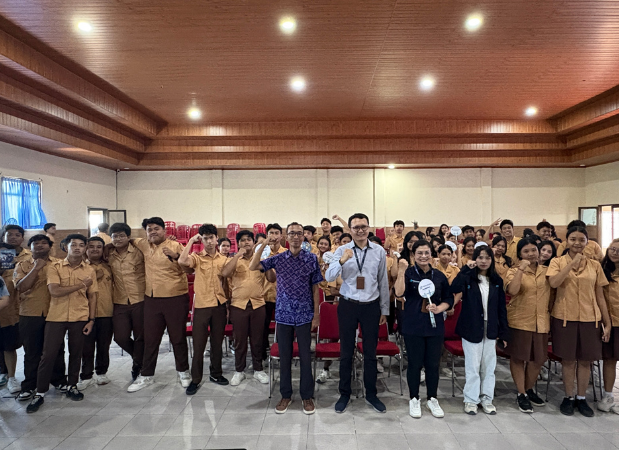 Gen-Z Preneur Camp: Dosen Primakara University Latih Siswa SMAN 6 Denpasar Berpikir Solutif dan Cerdas Finansial