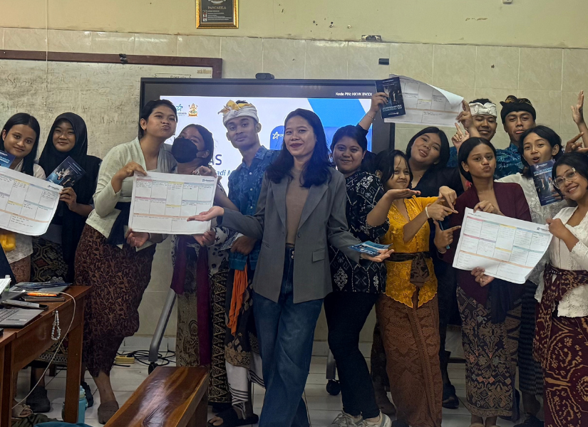 Primakara University Lecturers Empower SMK Saraswati 1 Denpasar Students with Lean BMC and Business Pitching Skills