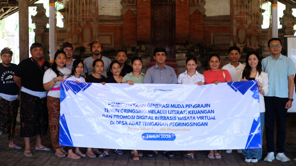 Dorong Tenun Gringsing Go Digital: Dosen Primakara University Lakukan Pendampingan Digital Marketing dan Literasi Keuangan di Desa Tenganan